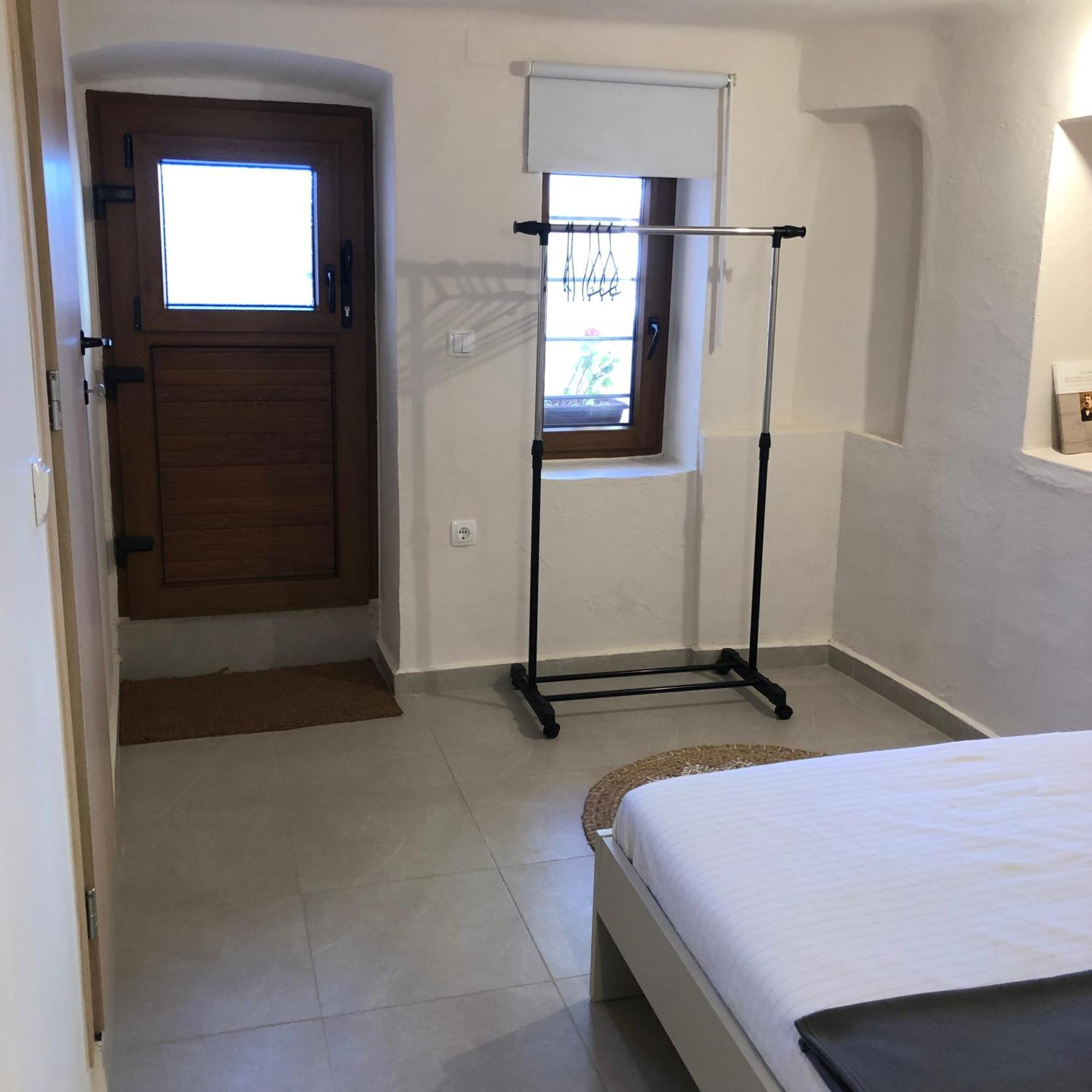 Ferienwohnung Solo Traveler Ermoupoli Exterior foto