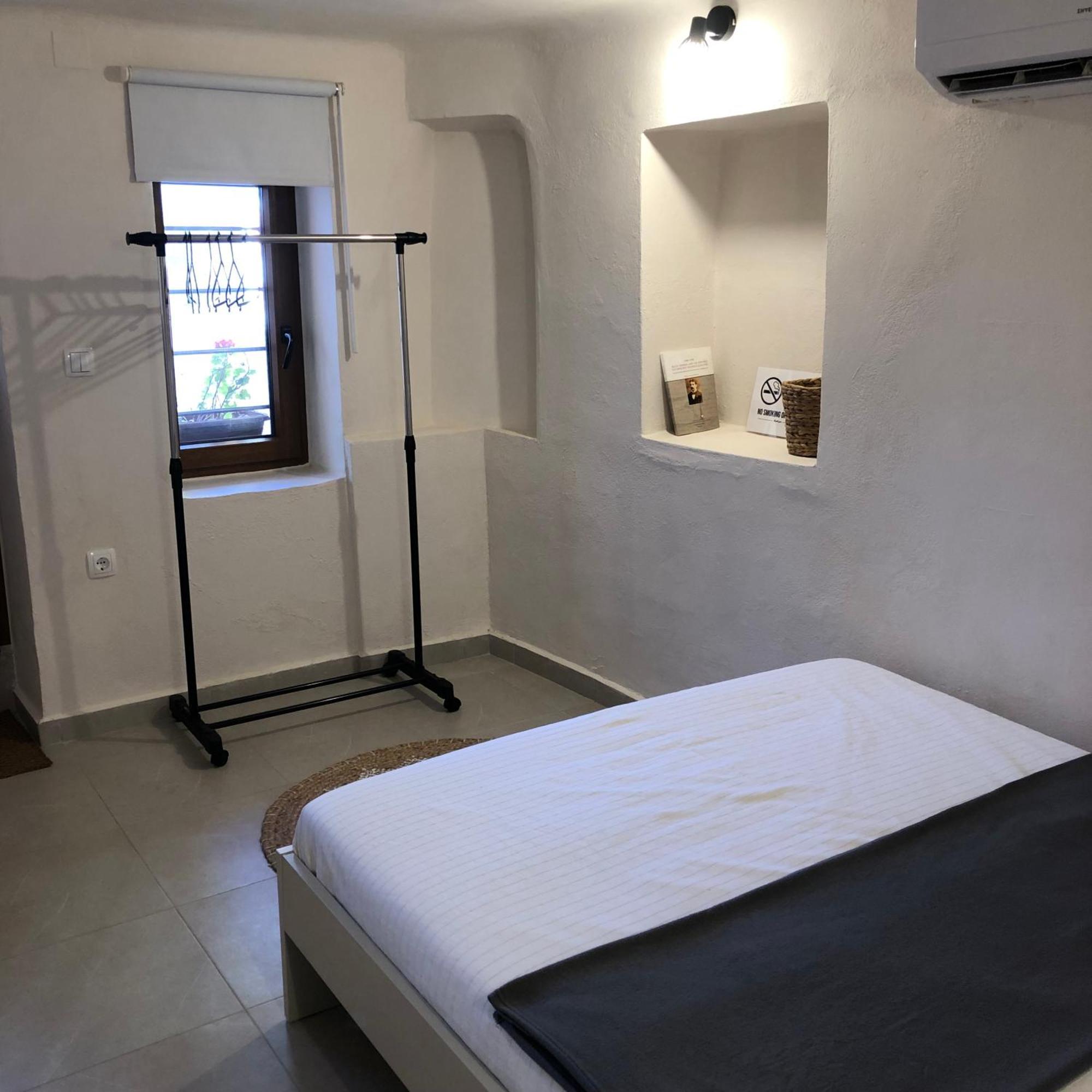 Ferienwohnung Solo Traveler Ermoupoli Exterior foto